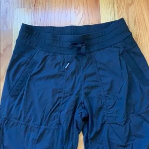 Lululemon size black 6 crops
